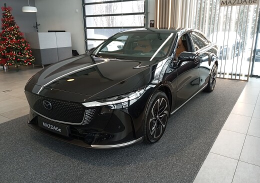 Mazda 6e - Kolor Jet Black