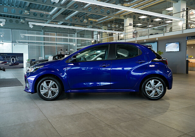 Mazda 2 Hybrid - Kolor Niebieski, zdjęcie 2