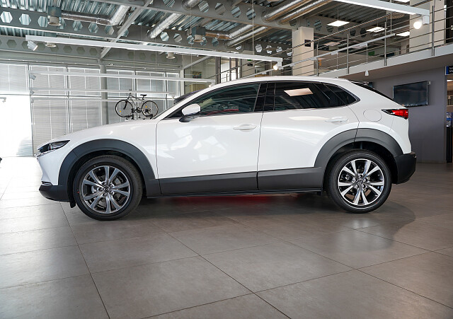Mazda CX-30 - Kolor Snowflake White Pearl, zdjęcie 3