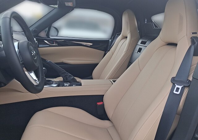 Mazda MX-5 - Kolor Jet Black, zdjęcie 11