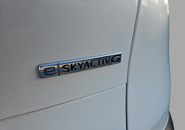 Mazda CX-30 - Kolor Snowflake White Pearl, zdjęcie 18