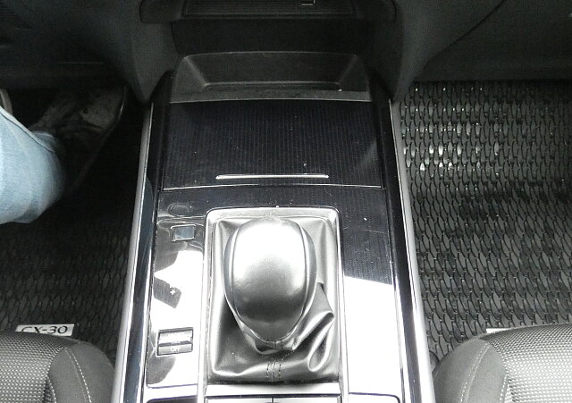 Mazda CX-30 - Kolor Machine Gray, zdjęcie 15