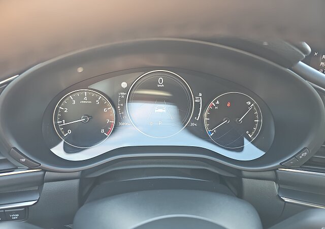Mazda 3 - Kolor Snowflake White Pearl, zdjęcie 14