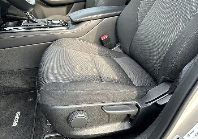 Mazda CX-30 - Kolor Platinum Quartz, zdjęcie 10