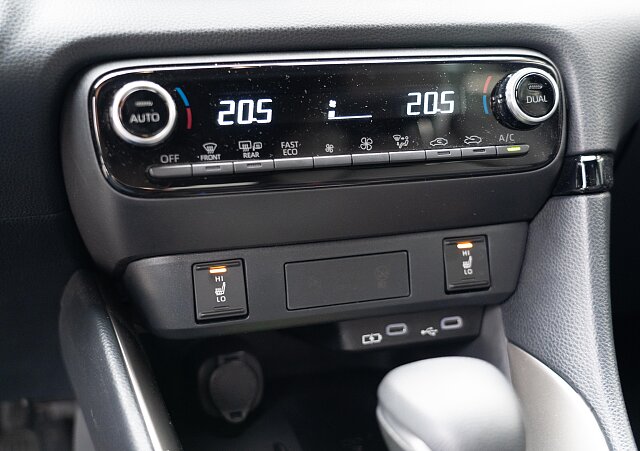 Mazda 2 Hybrid - Kolor Lead Grey, zdjęcie 7