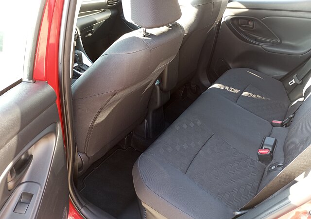 Mazda 2 Hybrid - Kolor Formal Red, zdjęcie 12