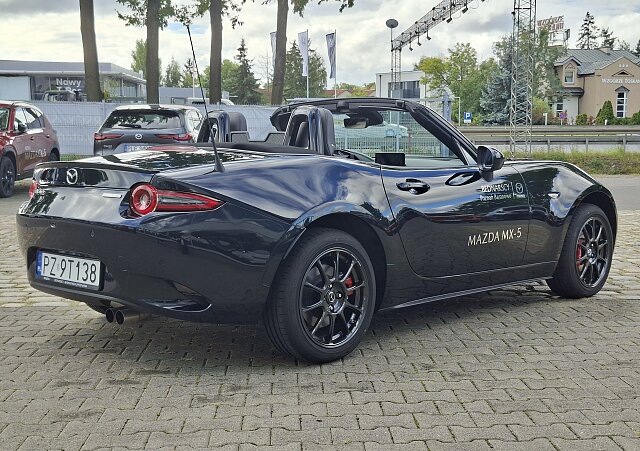 Mazda MX-5 - Kolor Czarny, zdjęcie 3