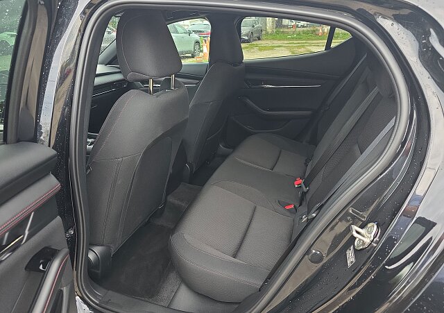 Mazda 3 - Kolor Jet Black, zdjęcie 5