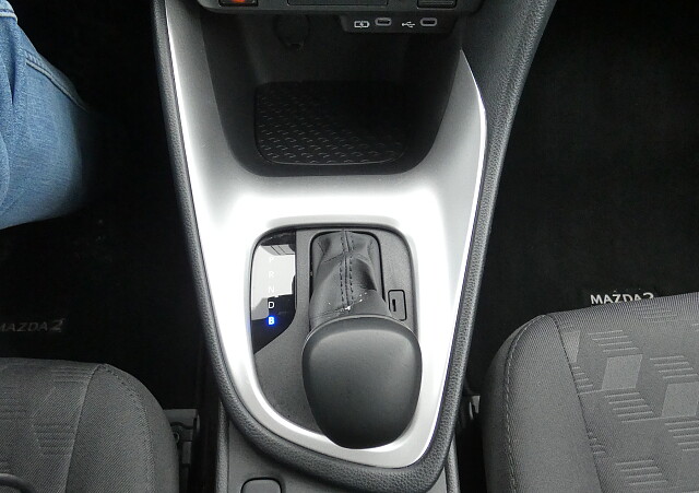 Mazda 2 Hybrid - Kolor Northern White Pearl, zdjęcie 14