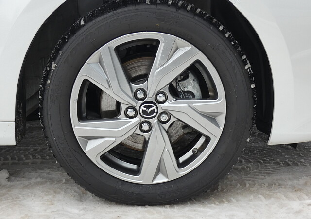 Mazda 2 Hybrid - Kolor Northern White Pearl, zdjęcie 12