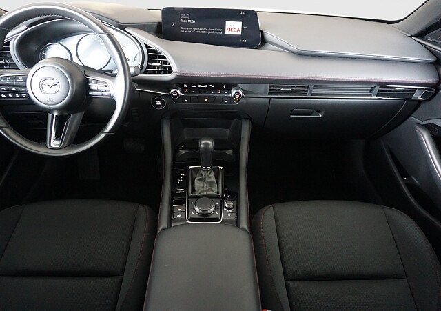 Mazda 3 - Kolor Snowflake White Pearl, zdjęcie 9