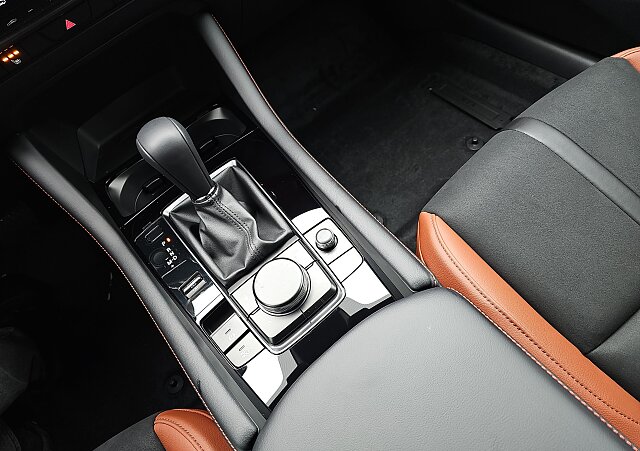 Mazda 3 - Kolor Zircon Sand Metalic, zdjęcie 18