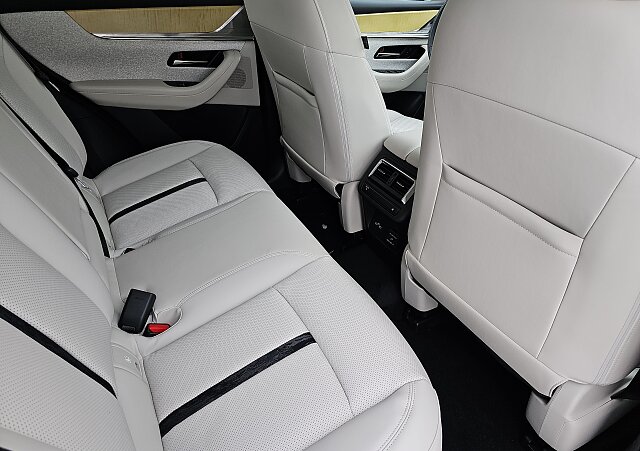 Mazda CX-60 - Kolor Jet Black, zdjęcie 18