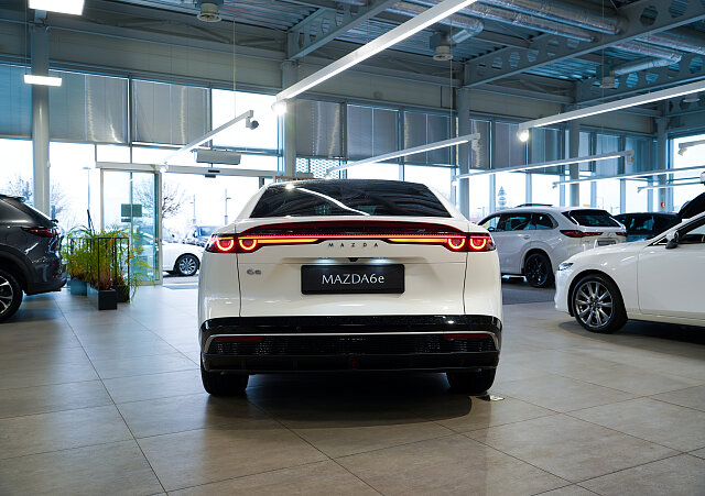 Mazda 6e - Kolor Biały, zdjęcie 4