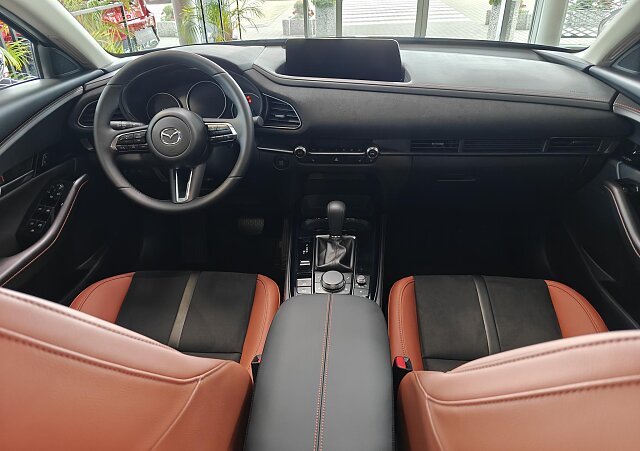 Mazda CX-30 - Kolor Jet Black, zdjęcie 5