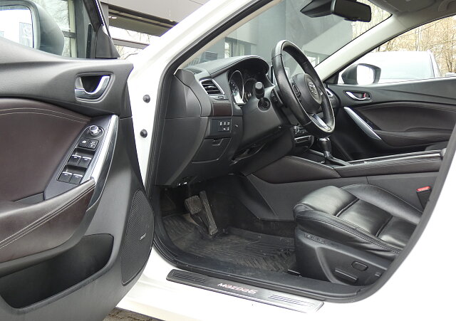 Mazda 6 - Kolor Snowflake White Pearl, zdjęcie 12