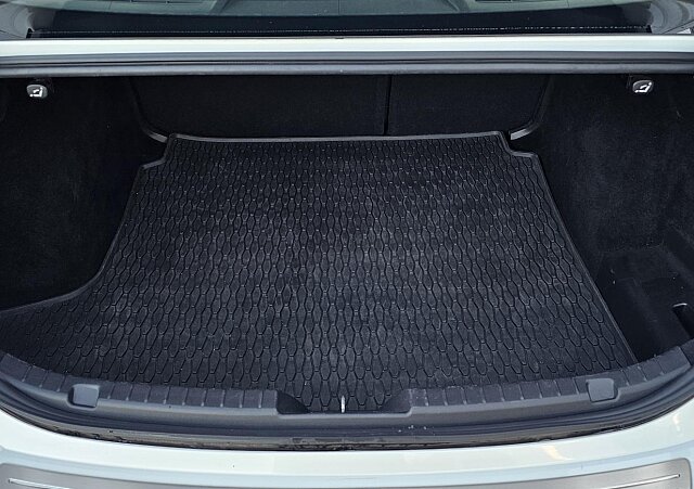 Mazda 3 - Kolor Snowflake White Pearl, zdjęcie 9