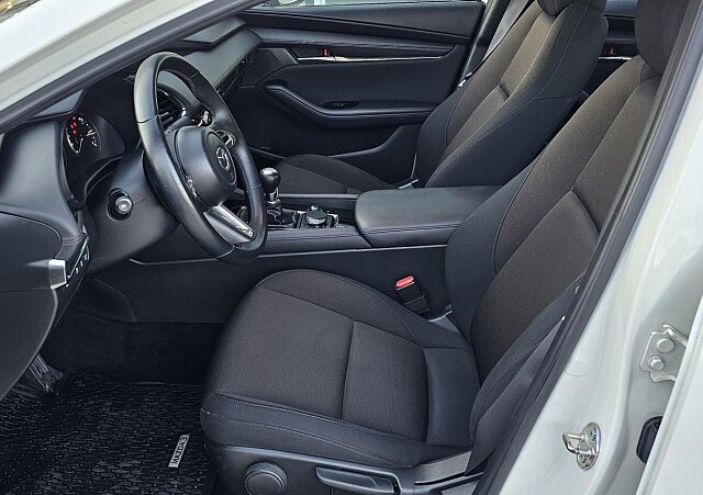 Mazda 3 - Kolor Snowflake White Pearl, zdjęcie 11