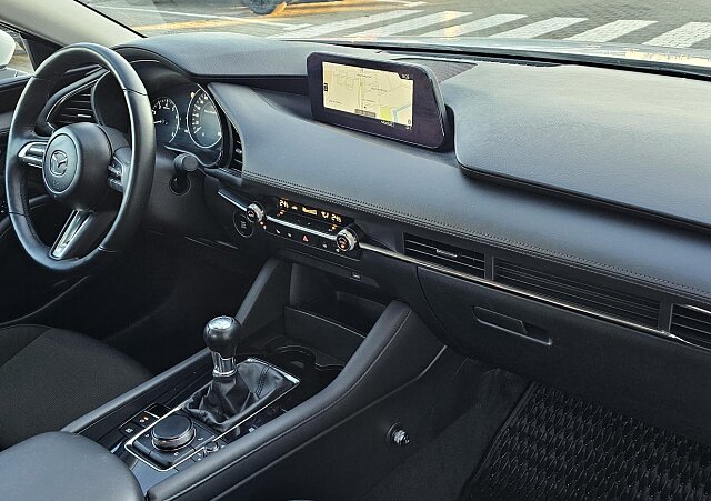 Mazda 3 - Kolor Snowflake White Pearl, zdjęcie 13