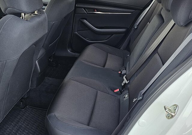 Mazda 3 - Kolor Snowflake White Pearl, zdjęcie 12