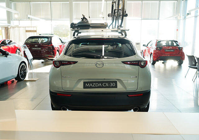 Mazda CX-30 - Kolor Ceramic Metalic, zdjęcie 4