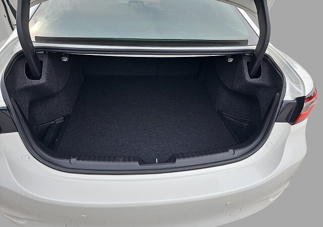 Mazda 6 - Kolor Snowflake White Pearl, zdjęcie 16