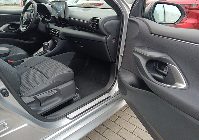 Mazda 2 - Kolor Stormy Silver, zdjęcie 17