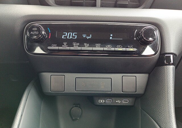 Mazda 2 - Kolor Opera Black, zdjęcie 13