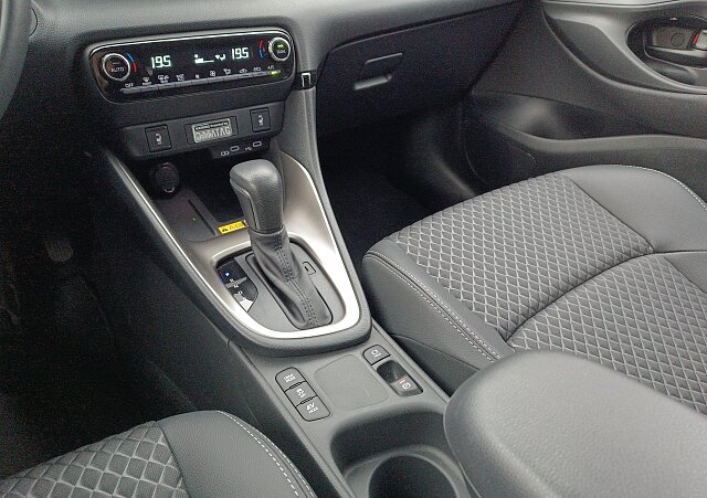 Mazda 2 - Kolor Stormy Silver, zdjęcie 12