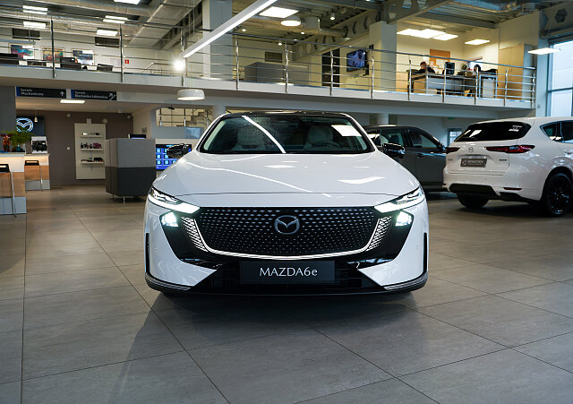Mazda 6e - Kolor Biały, zdjęcie 4
