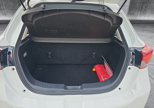 Mazda 2 - Kolor Biały, zdjęcie 9