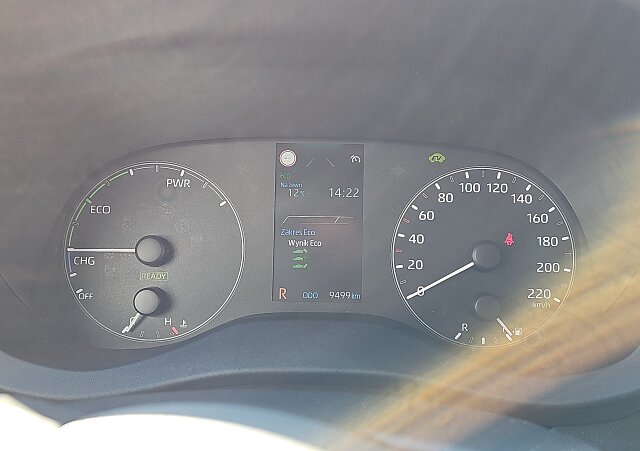 Mazda 2 Hybrid - Kolor Stormy Silver, zdjęcie 13