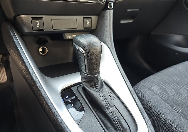 Mazda 2 Hybrid - Kolor Stormy Silver, zdjęcie 20