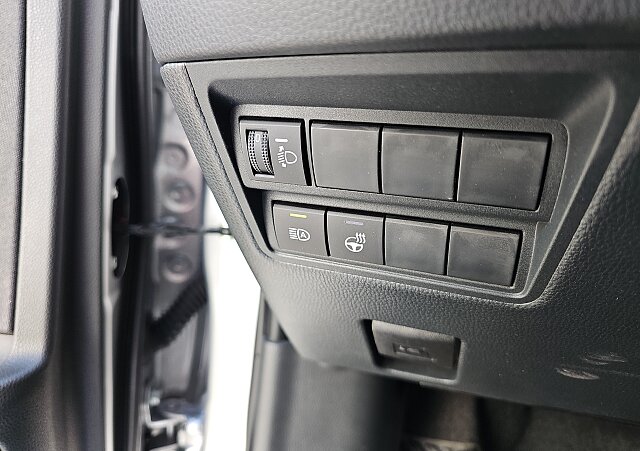 Mazda 2 Hybrid - Kolor Stormy Silver, zdjęcie 19