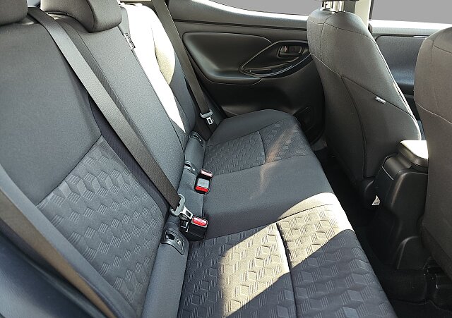 Mazda 2 Hybrid - Kolor Stormy Silver, zdjęcie 22