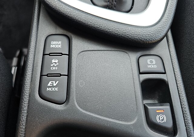 Mazda 2 Hybrid - Kolor Stormy Silver, zdjęcie 21