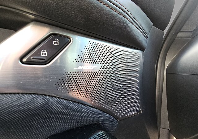 Mazda 3 - Kolor Snowflake White Pearl, zdjęcie 17