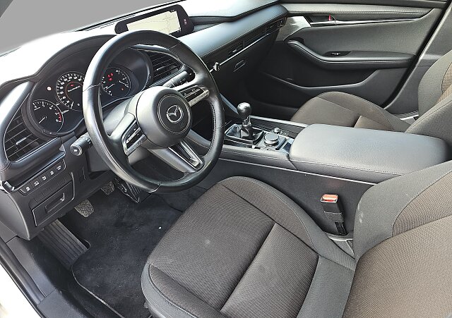 Mazda 3 - Kolor Snowflake White Pearl, zdjęcie 23