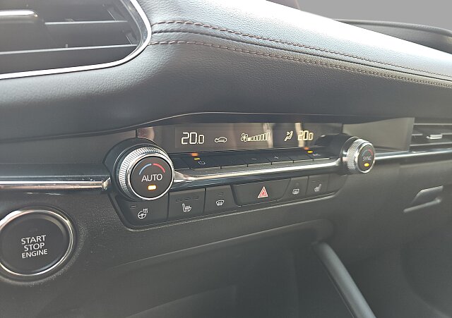 Mazda 3 - Kolor Snowflake White Pearl, zdjęcie 18