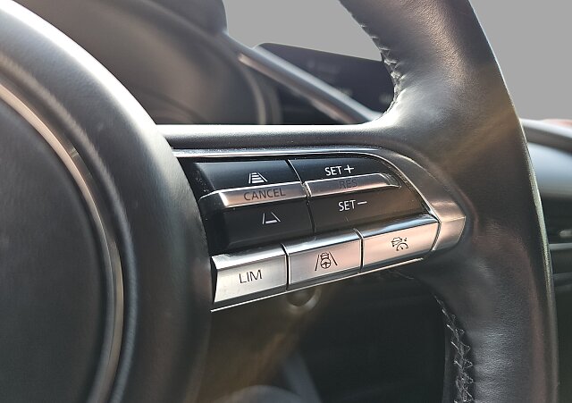 Mazda 3 - Kolor Snowflake White Pearl, zdjęcie 13