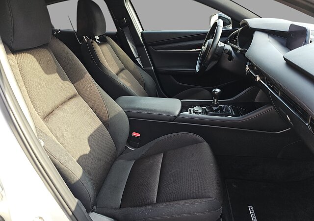 Mazda 3 - Kolor Snowflake White Pearl, zdjęcie 25