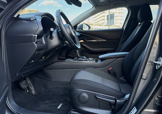 Mazda CX-30 - Kolor Machine Gray, zdjęcie 6