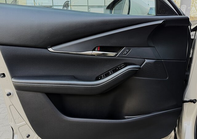 Mazda CX-30 - Kolor Platinum Quartz, zdjęcie 6