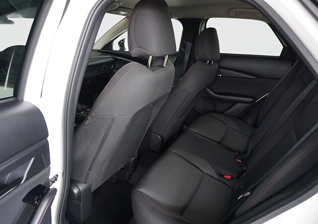 Mazda CX-30 - Kolor Snowflake White Pearl, zdjęcie 7