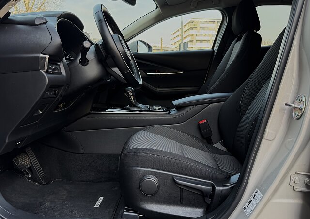 Mazda CX-30 - Kolor Platinum Quartz, zdjęcie 7