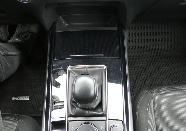 Mazda CX-30 - Kolor Machine Gray, zdjęcie 15