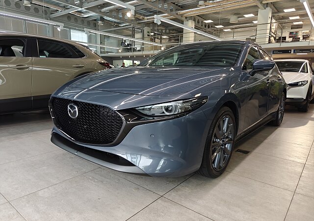 Mazda 3 - Kolor Polymetal Gray, zdjęcie 2