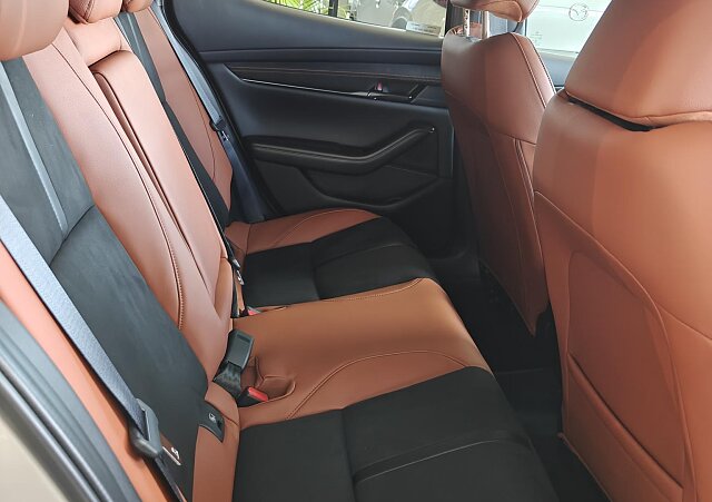 Mazda 3 - Kolor Ceramic Metalic, zdjęcie 6