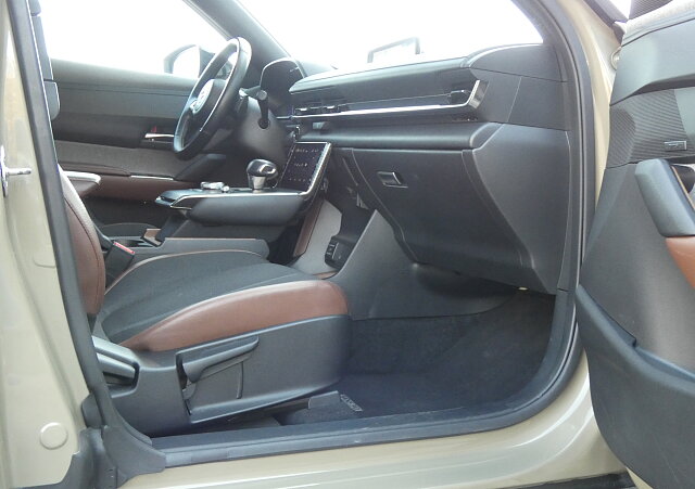 Mazda MX-30 - Kolor Multi-tone Zircon Sand, zdjęcie 9