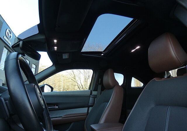 Mazda MX-30 - Kolor Multi-tone Zircon Sand, zdjęcie 16